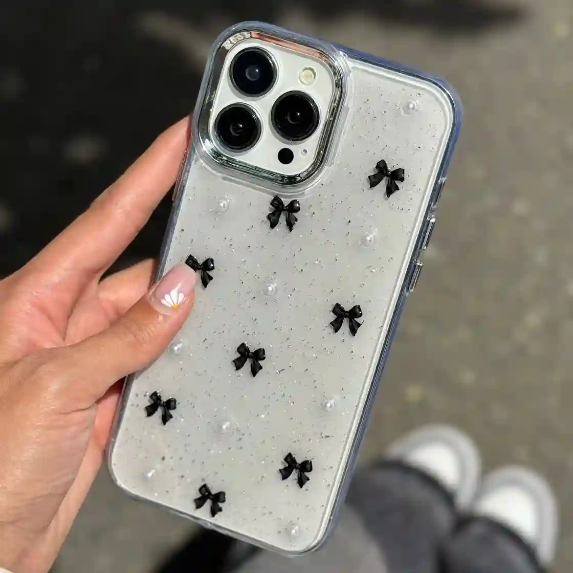 قاب پاپیون مشکی اکلیلی مدل Black bowtie wreath case برای IPHONE 16 Promax